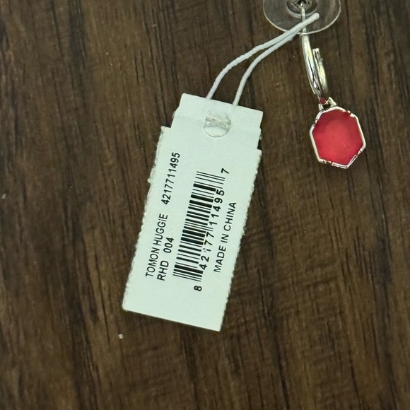Kendra Scott Timon Huggie earring in red - Picture 3 of 4